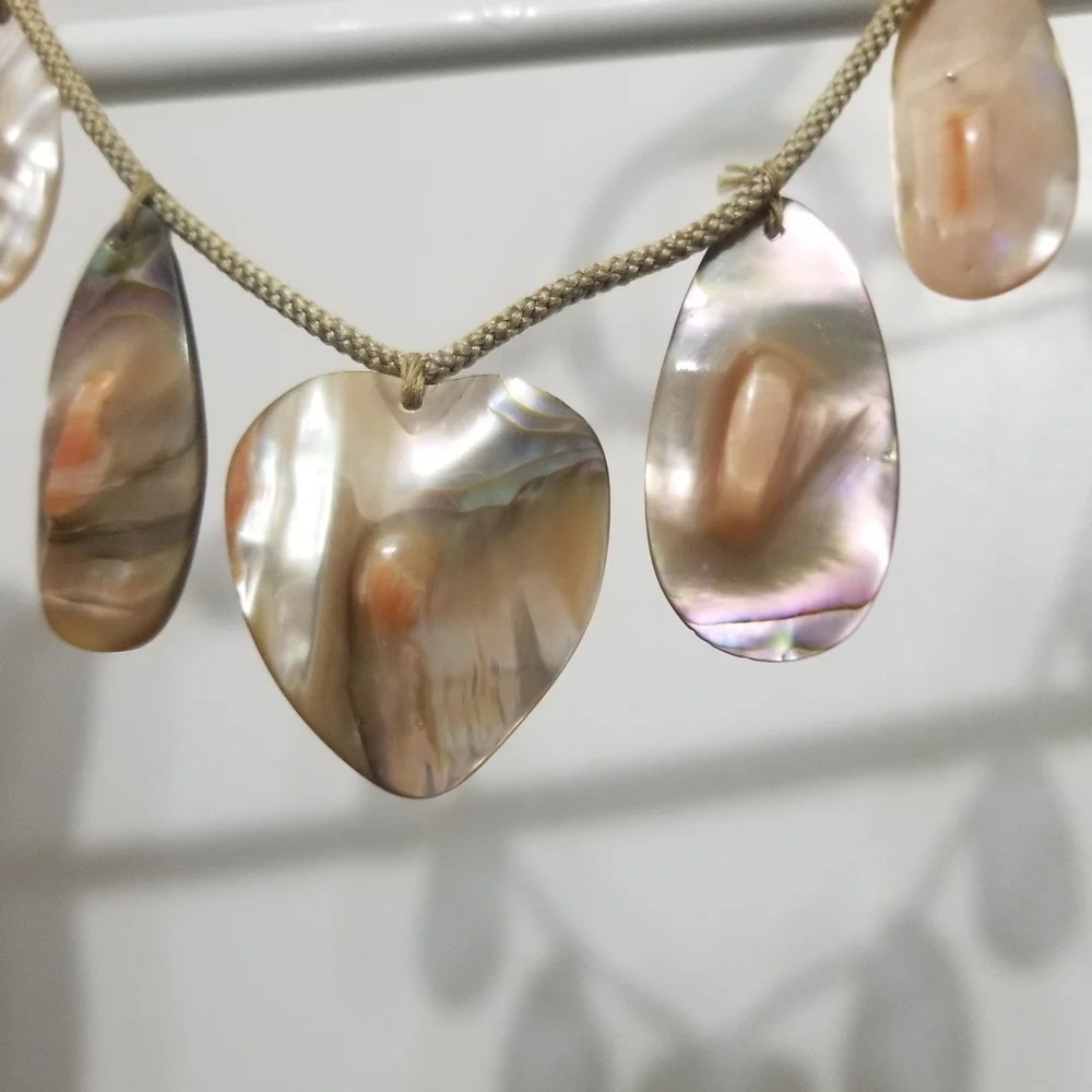 Vtg blistered pearl cord necklace, 1/7 pendants is a heart - Picture 8 of 12